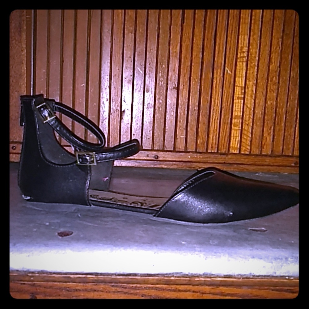 Pointed toe covered sandals